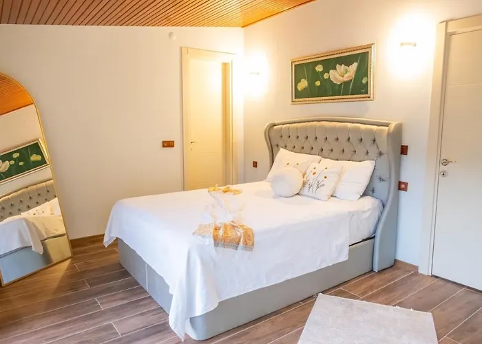 Private In The Forest With Pool And Jacuzzi Urla