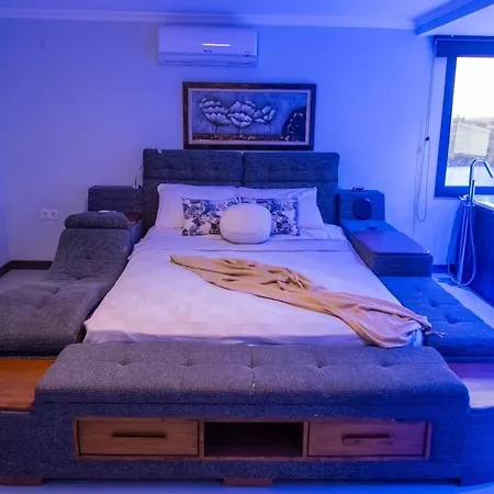 Casa de Férias Private In The Forest With Pool And Jacuzzi Urla