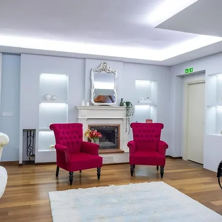 Private In The Forest With Pool And Jacuzzi