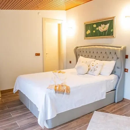 Private In The Forest With Pool And Jacuzzi Urla