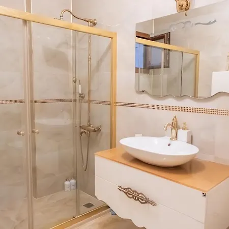 Private In The Forest With Pool And Jacuzzi Holiday home *