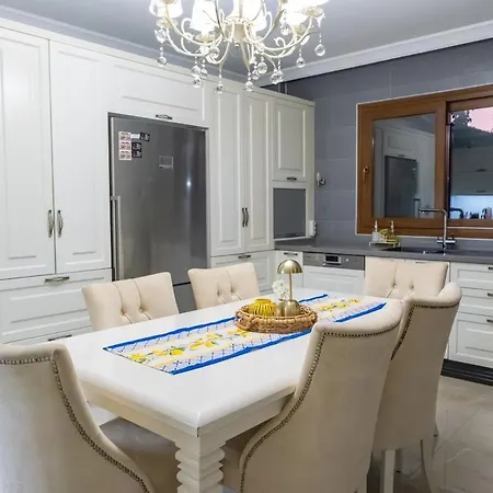 Casa de Férias Private In The Forest With Pool And Jacuzzi Urla