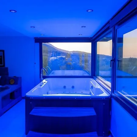 Casa de Férias Private In The Forest With Pool And Jacuzzi Urla