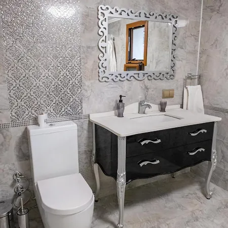 Private In The Forest With Pool And Jacuzzi Holiday home *